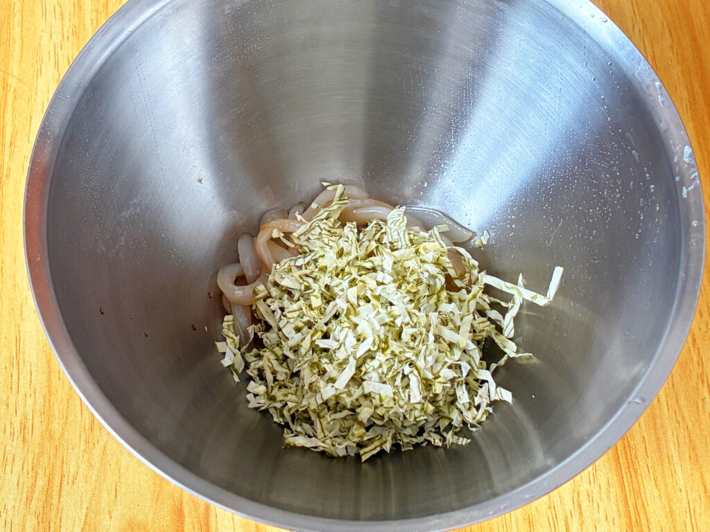いかそうめんのさっぱり寿司の調理途中の写真