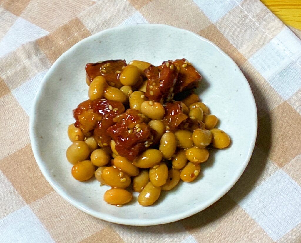 焼き鳥と大豆の胡麻炒めの完成画像