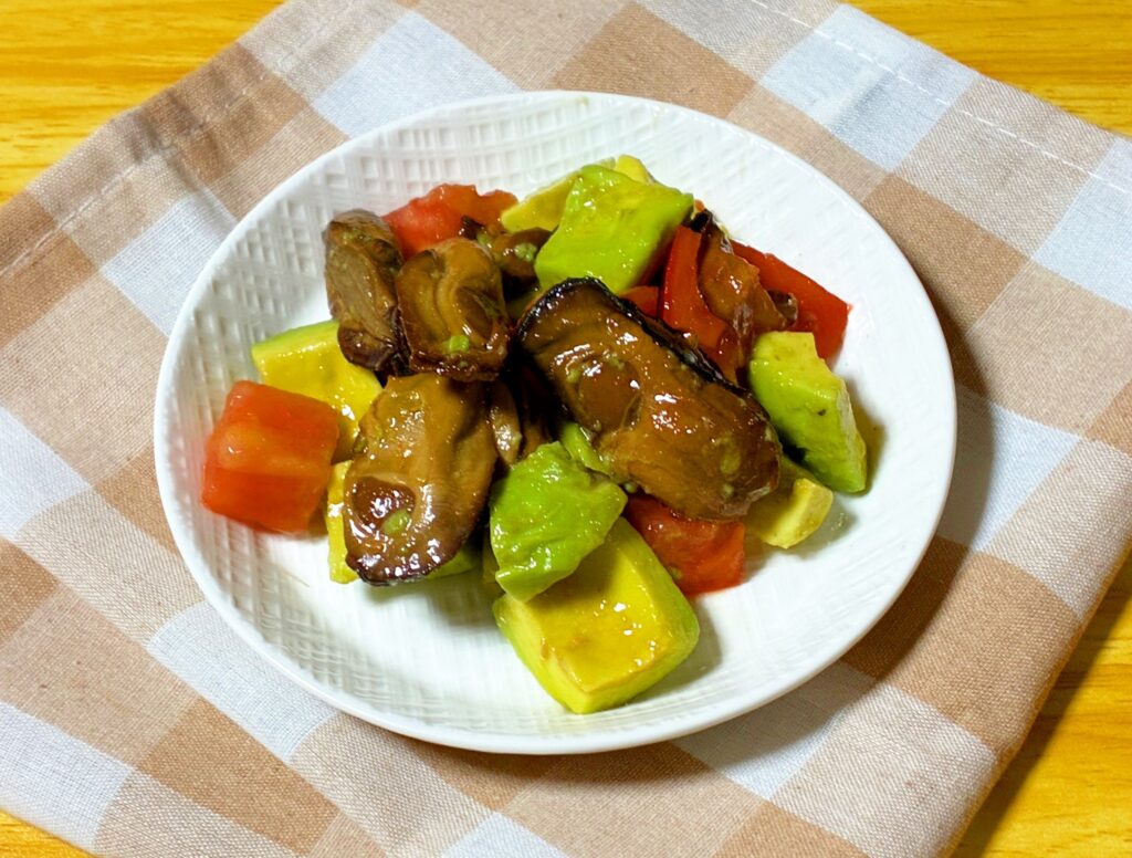 牡蠣とアボカドのかんたん小鉢の完成画像