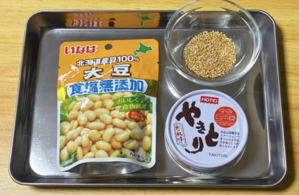 焼き鳥と大豆のごま炒めの材料の画像