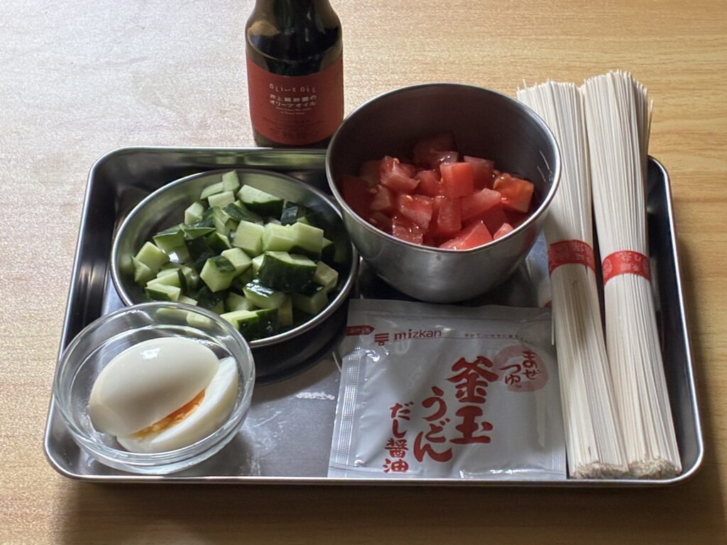 冷やしサラダそうめんの材料の画像