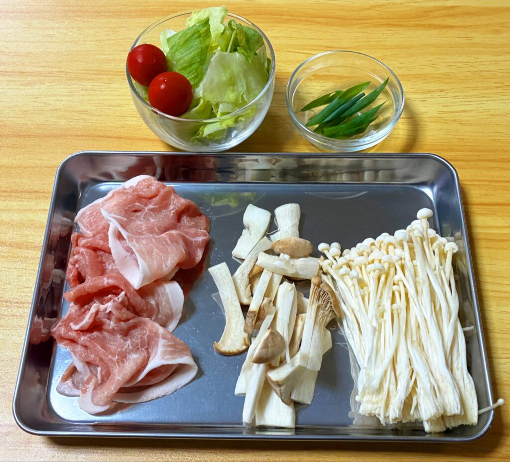 豚しゃぶきのこのごましょうゆ和えの材料の画像