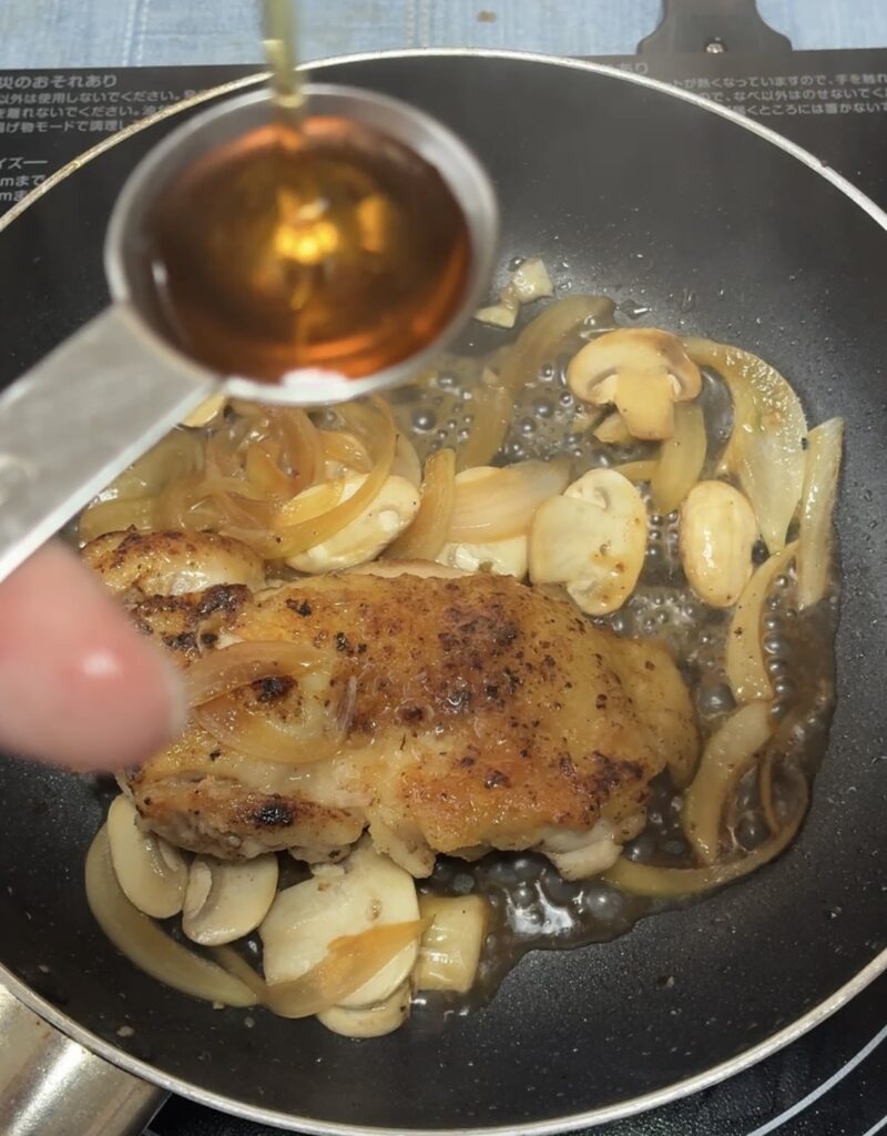 鶏肉のめんつゆ焼きの調理途中の画像
