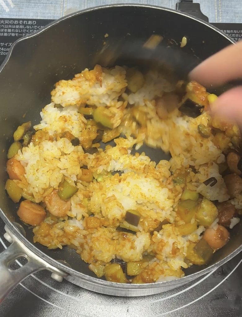 野菜たっぷりカレーピラフの調理途中の画像